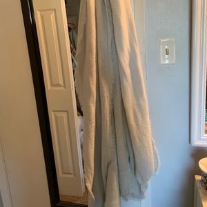 Light gray scarf